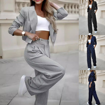 Ensemble deux pièces rayé haut court et pantalon