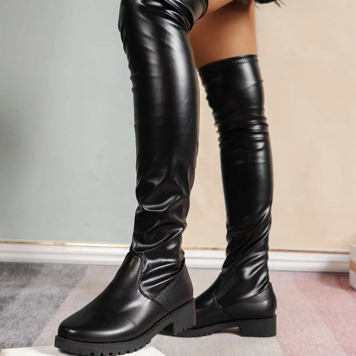 Bottes femme hautes extensibles à talons épais.