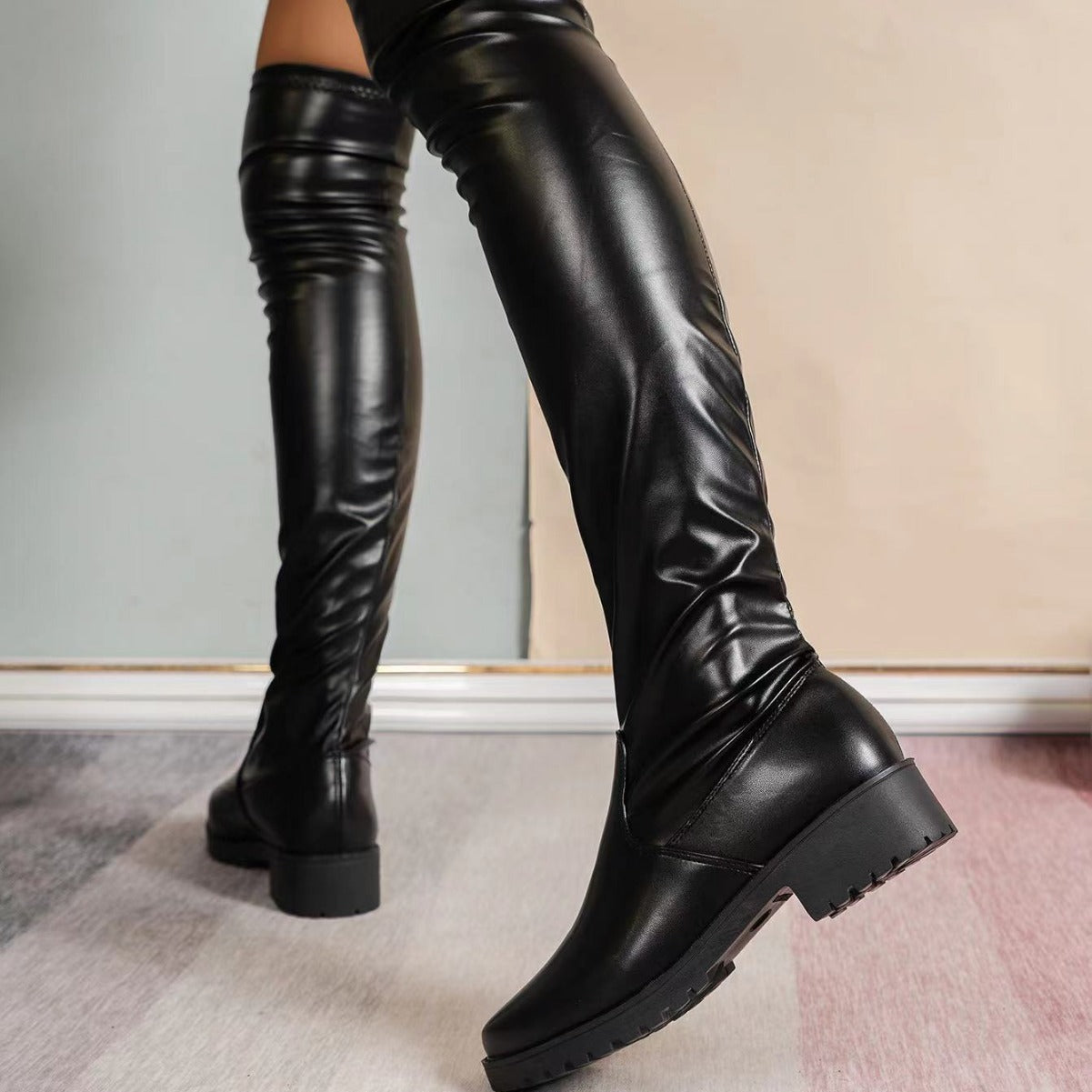 Bottes femme hautes extensibles à talons épais.